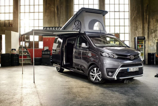 Van aménagé Crosscamp gris sur châssis Toyota